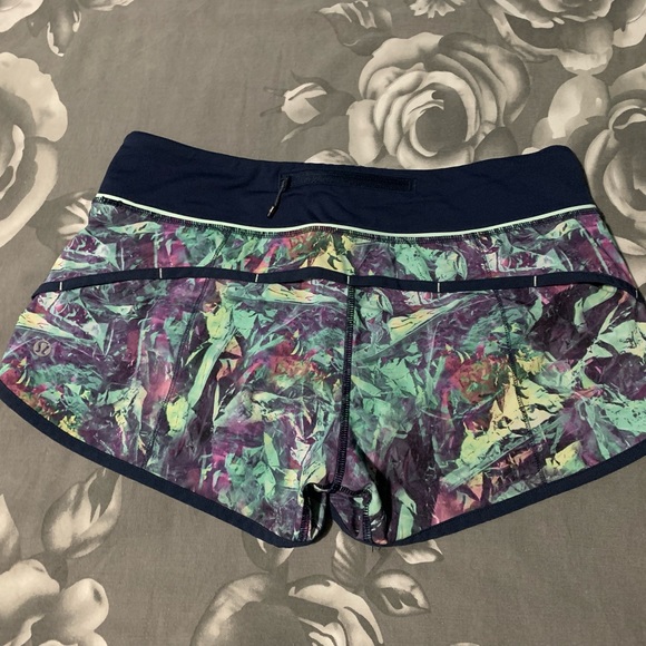 💚💙Lululemon speed shorts sz6💙💚 - Picture 2 of 5